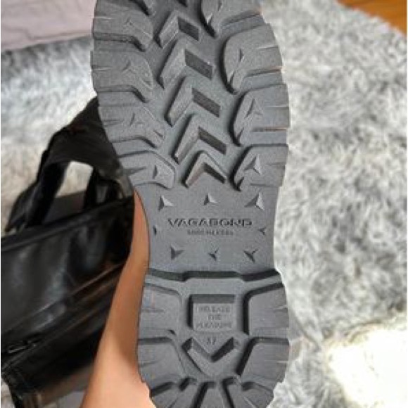 VAGABOND COSMO 2.0 Tall Boots
(BLACK) Leather/comb, US size 7 (EU size 37) - Picture 4 of 6